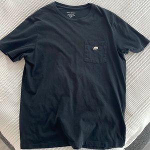 Banana Republic crew neck front pocket t-shirt. Size medium. Color black.